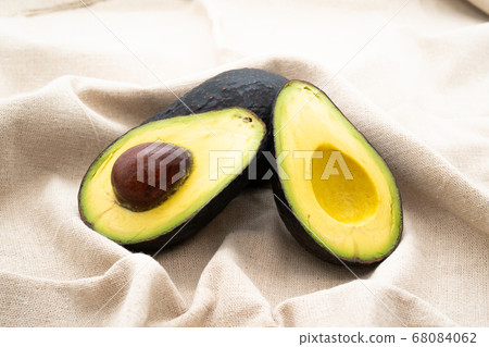 Avocado cross section Avocado cross section 68084062