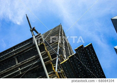 Building scaffolding 68084104