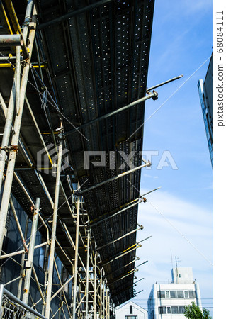 Building scaffolding 68084111