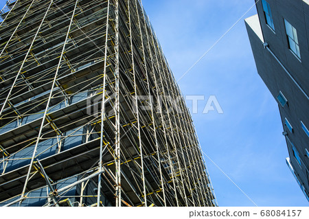 Building scaffolding 68084157