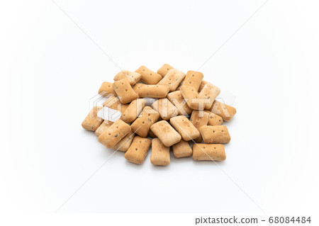 乾麵包白色背景 68084484