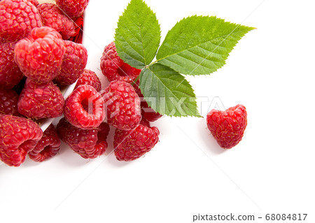 Small plate with ripe raspberries and green leaf Small plate with ripe raspberries and green leaf 68084817
