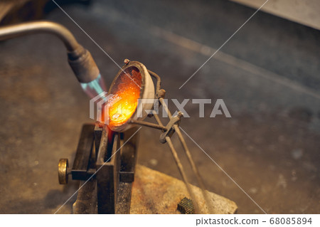 Goldsmith using a blowtorch for the metalwork 68085894