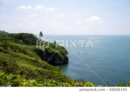 Photographed in August / Echizen Kaga National Monument, Cape Kasa in the Sea of Japan 68086140