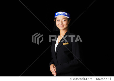 款待與面罩的女商人 68086581