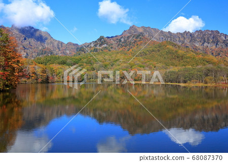 Togakushi Mountain Range Nishiki reflected in the Shinshu Togakushi mirror pond Togakushi Mountain Range Nishiki reflected in the Shinshu Togakushi mirror pond 68087370
