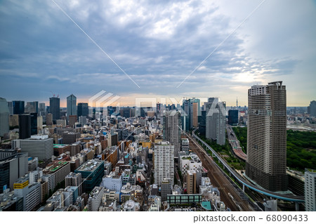 Tokyo cityscape seen from the skyscrapers in Hamamatsucho, Minato-ku, Tokyo 68090433