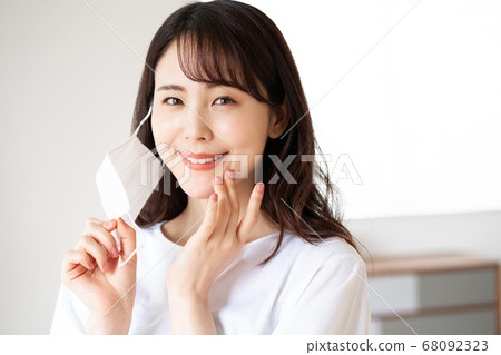 Real face young woman trying a morning mask 68092323