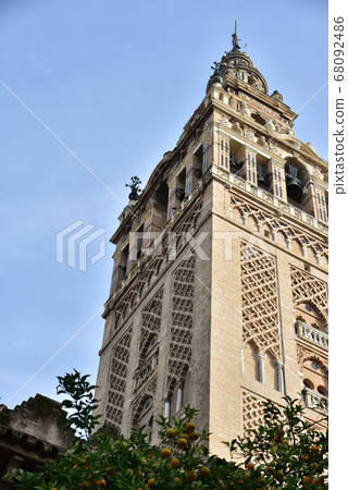 Giralda Tower and Seville Cathedral 68092486