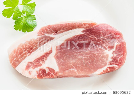 Raw shoulder loin pork Raw shoulder loin pork 68095622