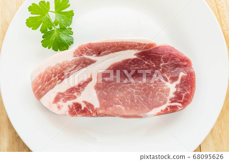 Raw shoulder loin pork 68095626