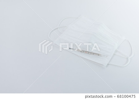 Mask and mercury thermometer 68100475