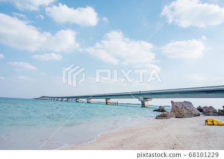Bridges and beaches that connect islands Bridges and beaches that connect islands 68101229