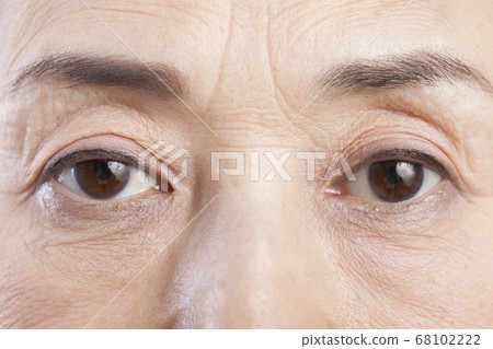 高級婦女的眼睛 高級婦女的眼睛 68102222