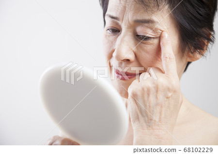 Senior woman suffering from skin 68102229