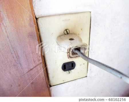 Outlet 68102256