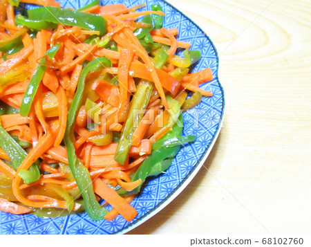 Glutinous and green peppers Glutinous and green peppers 68102760