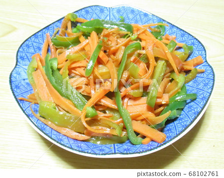 Glutinous and green peppers Glutinous and green peppers 68102761