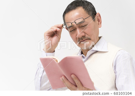 讀書的老人 讀書的老人 68103104