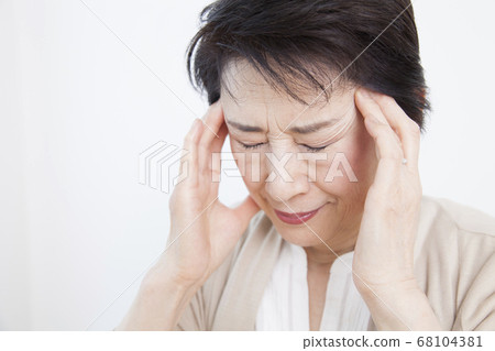頭痛的高級女子 68104381