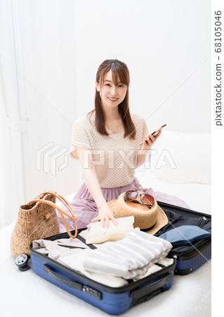 少婦為遊覽做準備 68105046