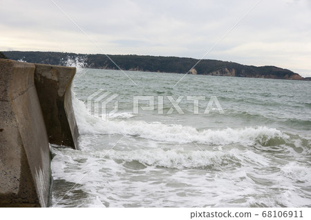 海浪襲擊路堤 68106911