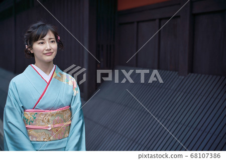 A woman in walking kimono Kyoto Gion A woman in walking kimono Kyoto Gion 68107386