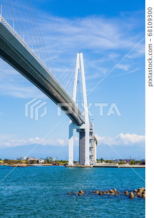 The largest dike bridge in the Japan Sea side Shinminato Ohashi 68109300