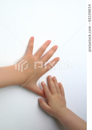 孩子的手和手 68109654