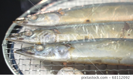 Autumn taste / grilled autumn saury 68112092