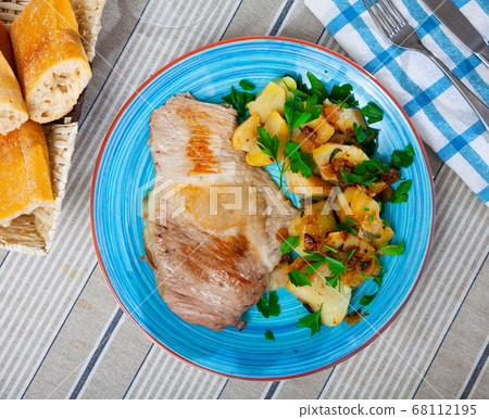 Delicious pork chop with potatoes and parsley Delicious pork chop with potatoes and parsley 68112195
