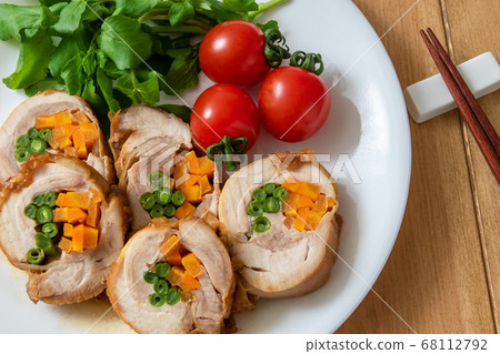 雞肉捲，豆瓣菜和番茄拼盤 68112792
