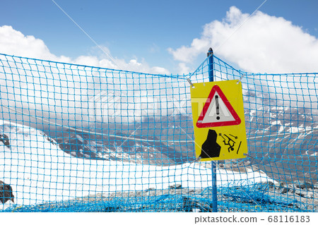 Sign warning of the danger of falling from the Sign warning of the danger of falling from the 68116183