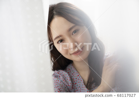 Women's portrait 68117027