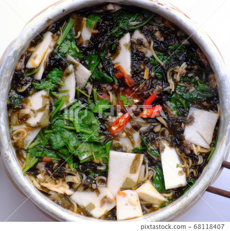Vietnamese vegetarian instant noodle with mushroom, dried seaweed, cilantro, basil, simple ingredient for non meat diet 68118407