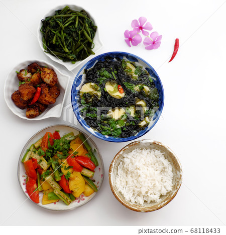 Vietnamese vegan cuisine, daily meal, seaweed, tofu soup, fried vegetables, dried bread cook with sauce, boiled water spinach Vietnamese vegan cuisine, daily meal, seaweed, tofu soup, fried vegetables, dried bread cook with sauce, boiled water spinach 68118433