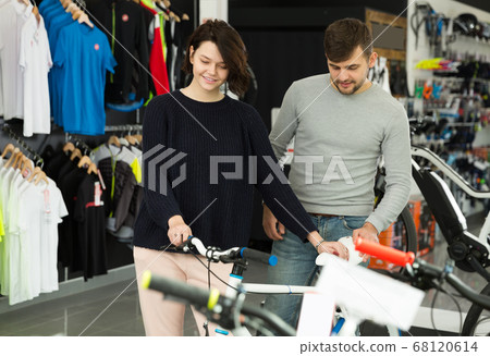 couple choosing sport bicycle couple choosing sport bicycle 68120614