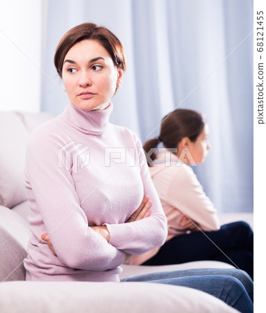 Mother and daughter take offense 68121455