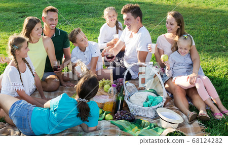 Big family picnic Big family picnic 68124282