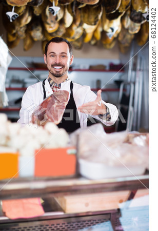 man, shop, seller 68124402