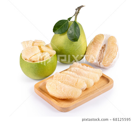 Pomelo mid-autumn festival white background go back pomelo isolated clipping path 切り抜き 68125595
