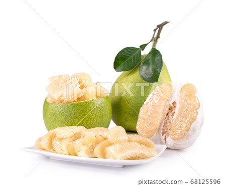 Pomelo mid-autumn festival white background go back pomelo isolated clipping path 切り抜き 68125596