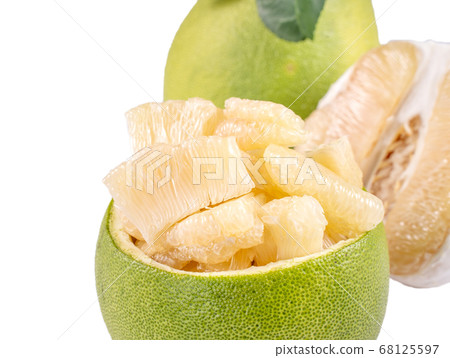 Pomelo mid-autumn festival white background go back pomelo isolated clipping path 切り抜き 68125597