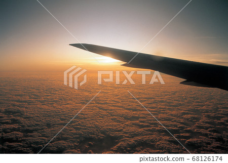 Airplane wings Unkai sunrise 68126174