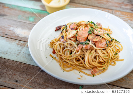 Spaghetti, food, street, asia, delicious, bacon, sausage on the wood floor, photo jpg 68127395