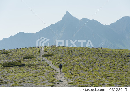 通往山的路 68128945