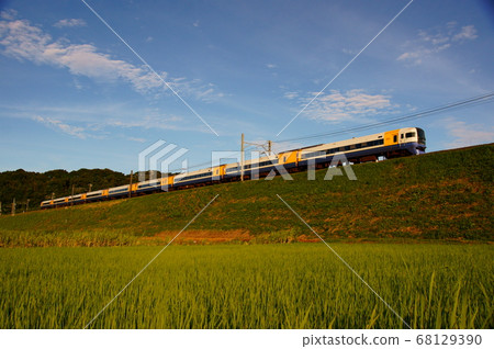 Boso Limited Express Shiosai-Soubu Main Line in the evening, Iioka Tsutsumi with Inaho- Boso Limited Express Shiosai-Soubu Main Line in the evening, Iioka Tsutsumi with Inaho- 68129390