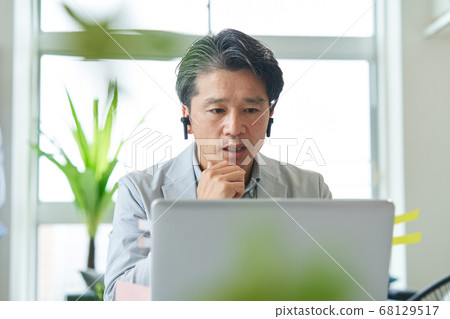 Online meeting Video meeting Video meeting Web meeting Remote work Remote telework Internal meeting 68129517