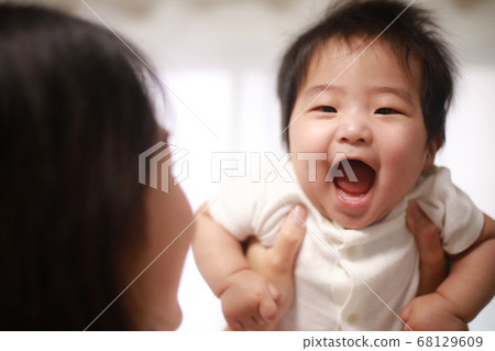 Smile parent and child Smile parent and child 68129609