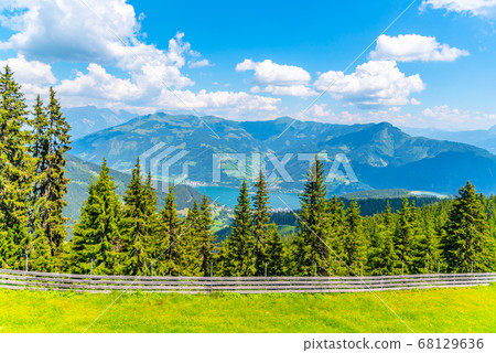 Lake Zell, German: Zeller See, at Zell am See in Austrian Alps, Austria 68129636